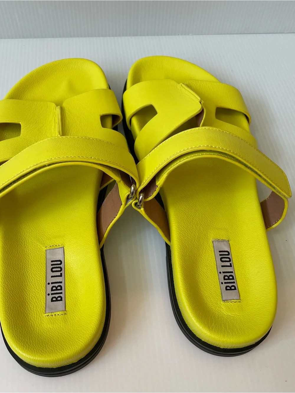 NWT Anthropologie Bibi Lou Mindy Cut Out Slide Sandal Leather Size 9 40 Yellow
